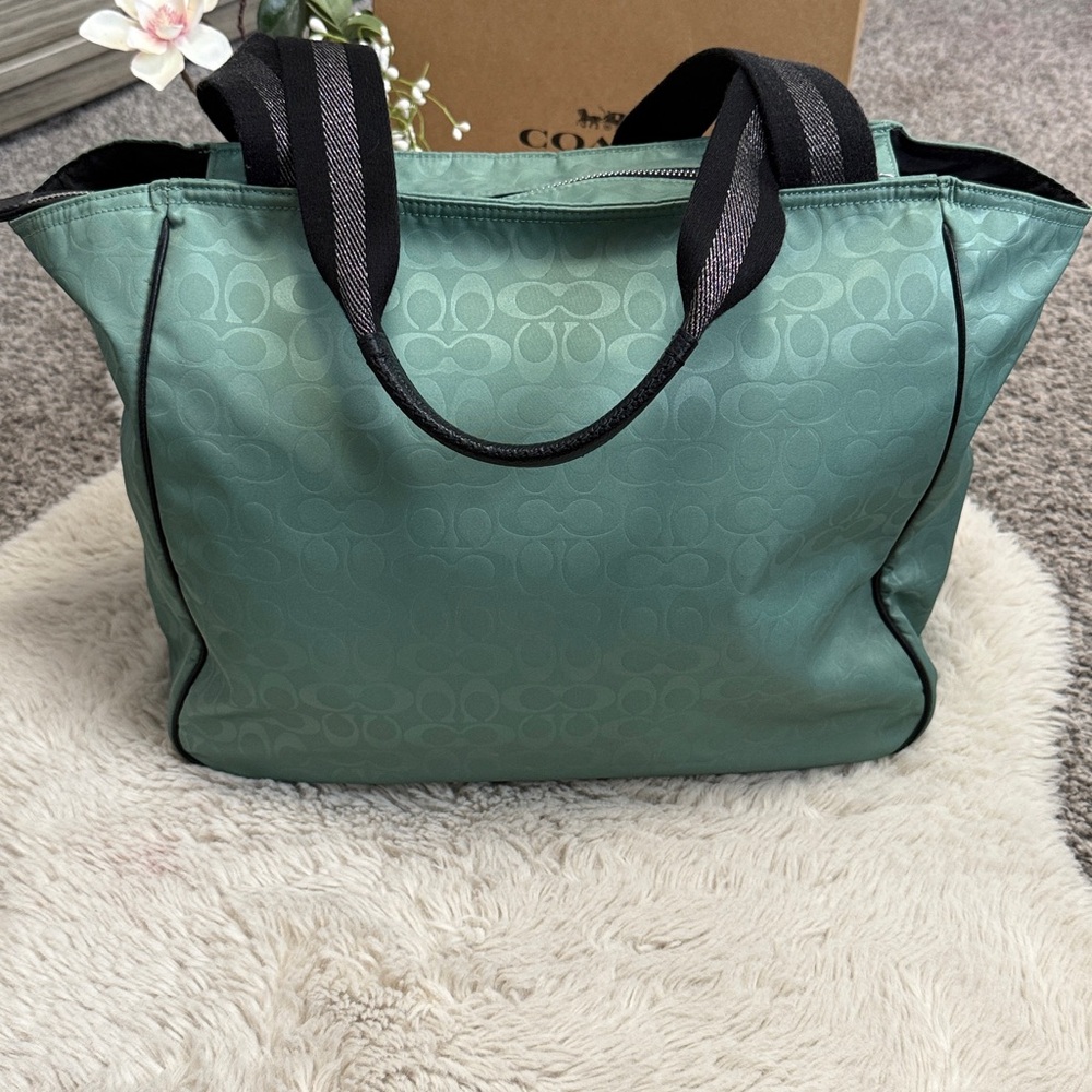 ✨ Coach Washed Green Court Tote In Colorblock Signature Nylon✨ - Picture 4 of 16